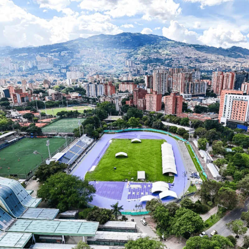 Medellín renueva el estadio de atletismo  para recibir el Panamericano 2026