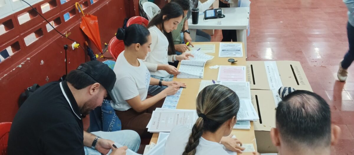Jurados de votación mesas de votación elecciones democracia