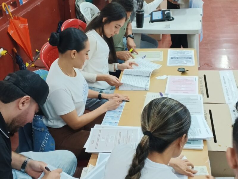 Jurados de votación mesas de votación elecciones democracia