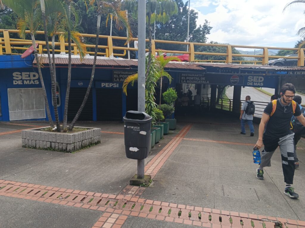 Reversión de 25 locales comerciales del intercambio vial de La Aguacatala al Distrito de Medellín