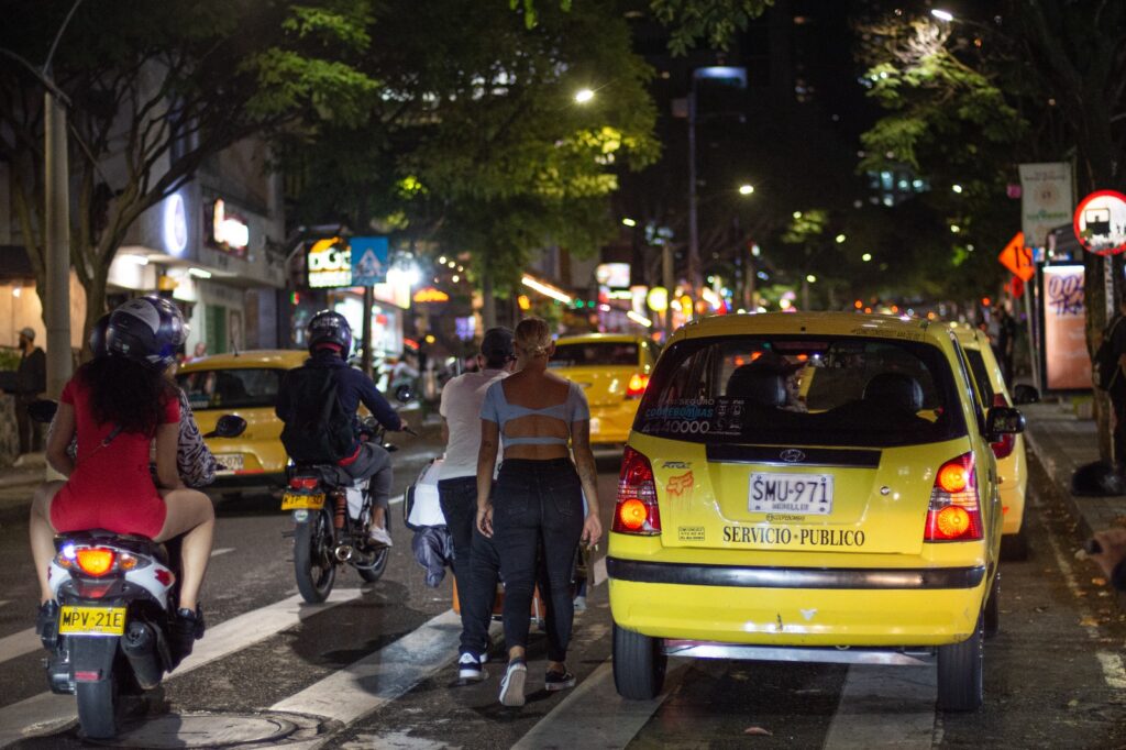 Menores niños niñas vida nocturna bares