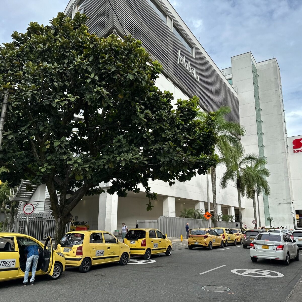 Nueva opción para ir al aeropuerto JMC desde Medellín