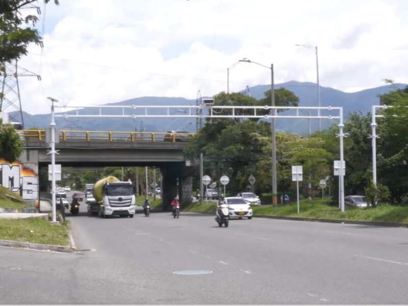 Comenzó operación pedagógica de nuevas cámaras de fotodetección en Viva Envigado y Sofasa, sobre la Regional