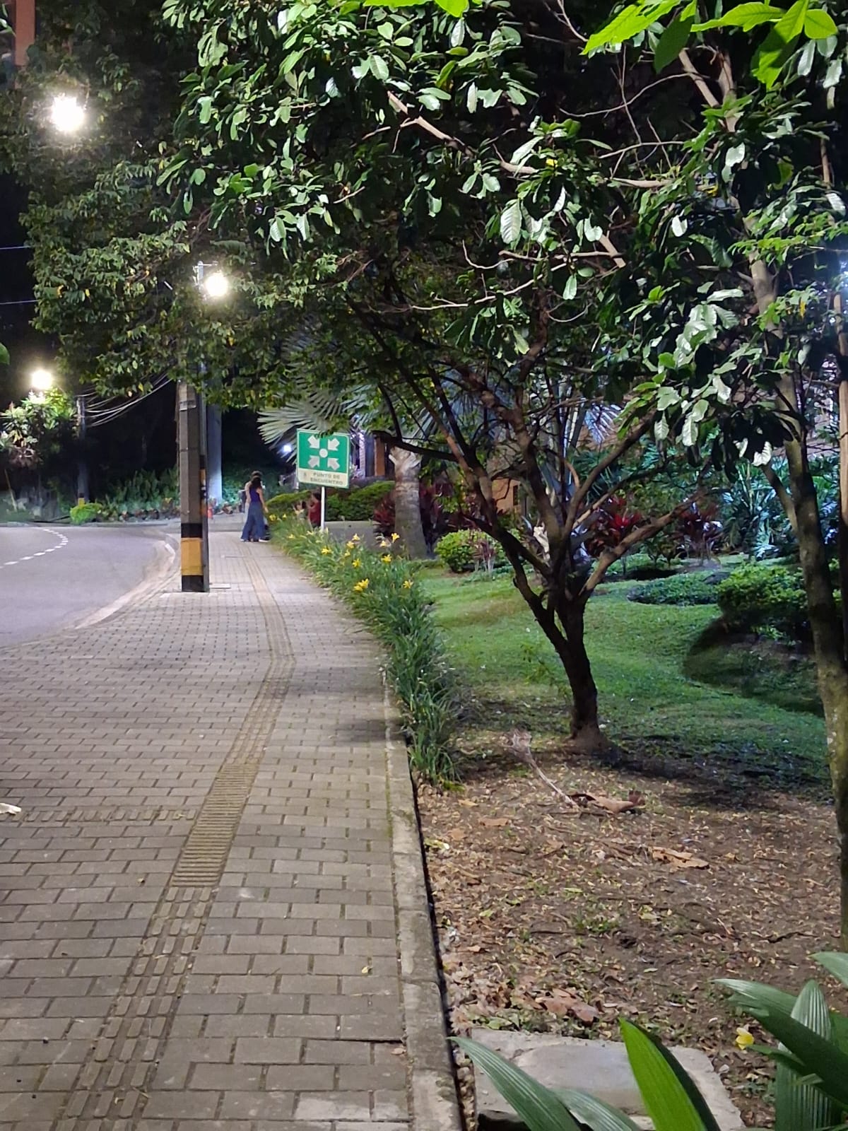 Arreglan alumbrado público en La Aguacatala