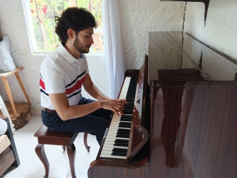 Brahian Suaza Bedoya pianista profesional El Retiro