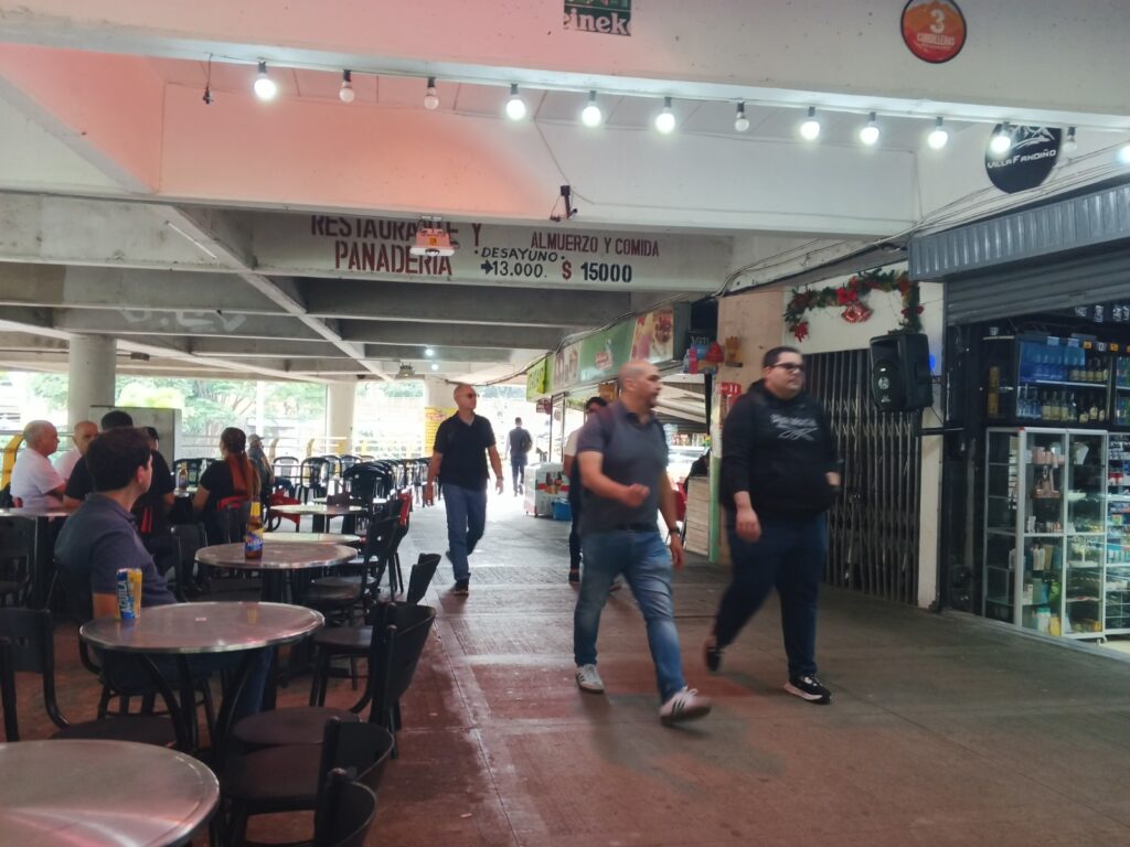 25 locales comerciales en disputa legal, entre el Distrito de Medellín y un privado que aparece como su administrador desde 2003.
