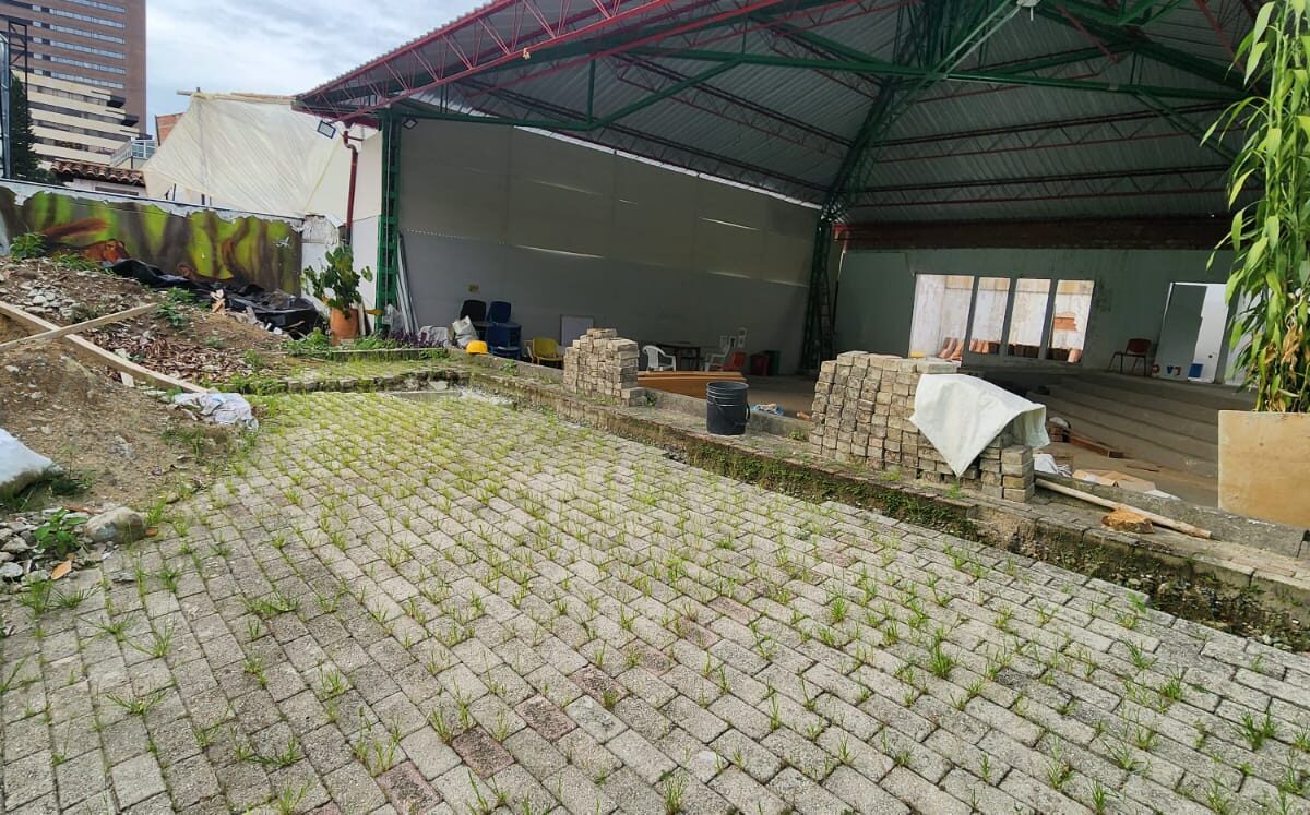 Obras paradas en la Casa de la Cultura de El Poblado, en el barrio Manila