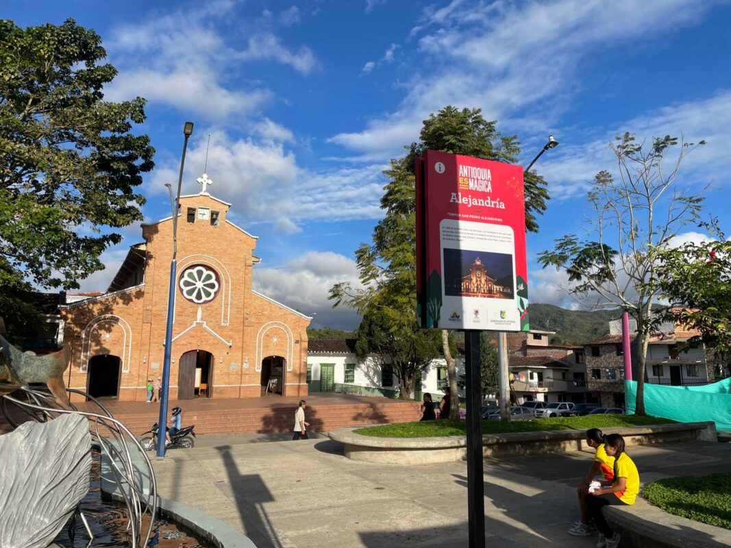 Señalética turística nueva en el municipio de Alejandría