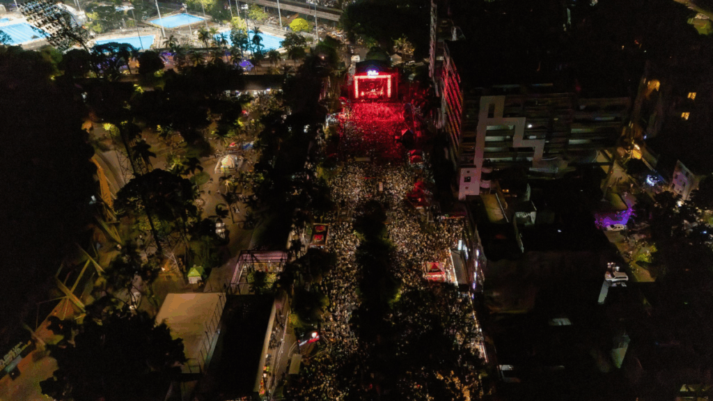 Agosto huele a flores en Medellín, una ciudad que disfruta de ellas a lo largo de todo el año. Sin embargo, en esta época los esfuerzos de todos se unen para exaltar una de las tradiciones más bellas de la región. En este mes llega la Feria de las Flores, que en este 2026 contará, además de su programación habitual, con un despliegue especial del talento local.