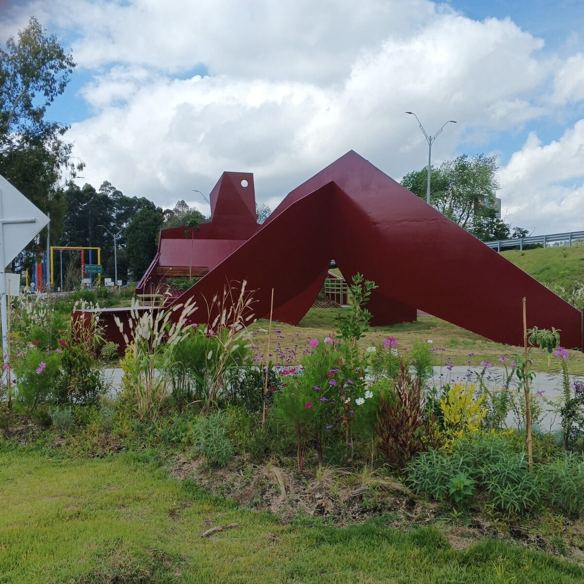 Casi lista la escultura Doña Montaña, en el intercambio vial José María Córdova