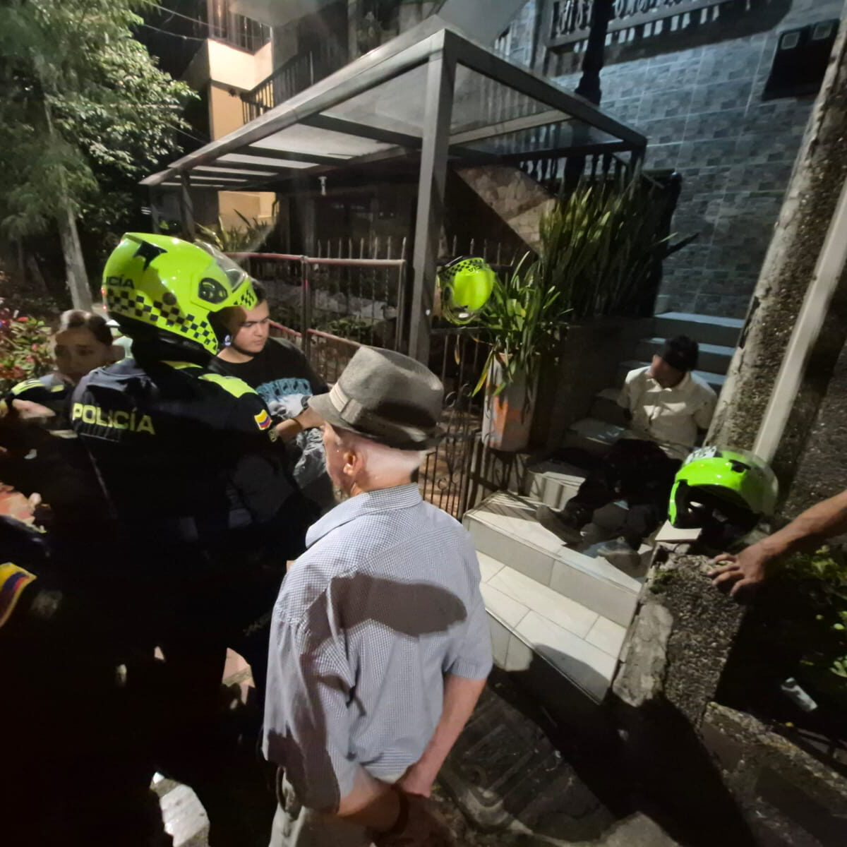 Vecinos de Manila señalan a habitante de calle por incendio pero autoridades lo descartan
