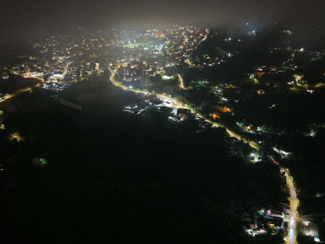 Iluminan vía de Marinilla a El Peñol con lámparas LED