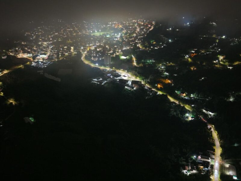 Iluminan vía de Marinilla a El Peñol con lámparas LED