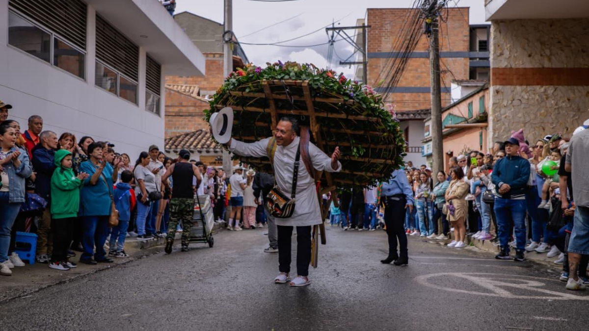 La historia detrás del toldo, la bicicleta y las flores, los símbolos que dieron nombre a las fiestas de La Ceja (7)