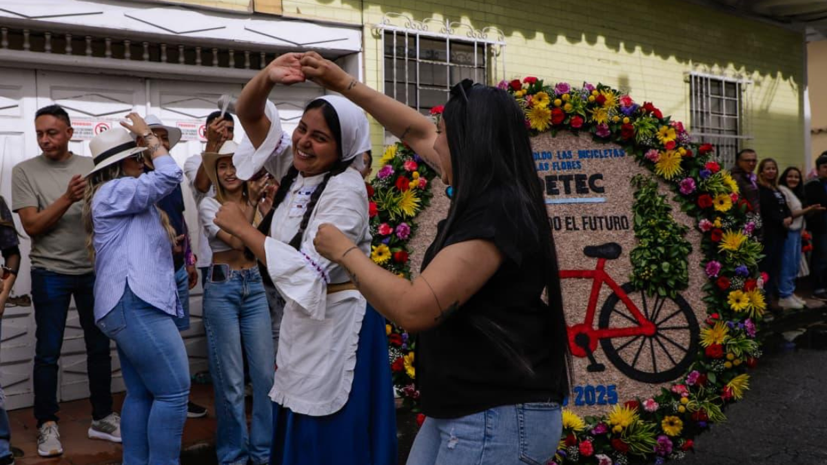 La historia detrás del toldo, la bicicleta y las flores, los símbolos que dieron nombre a las fiestas de La Ceja (7)