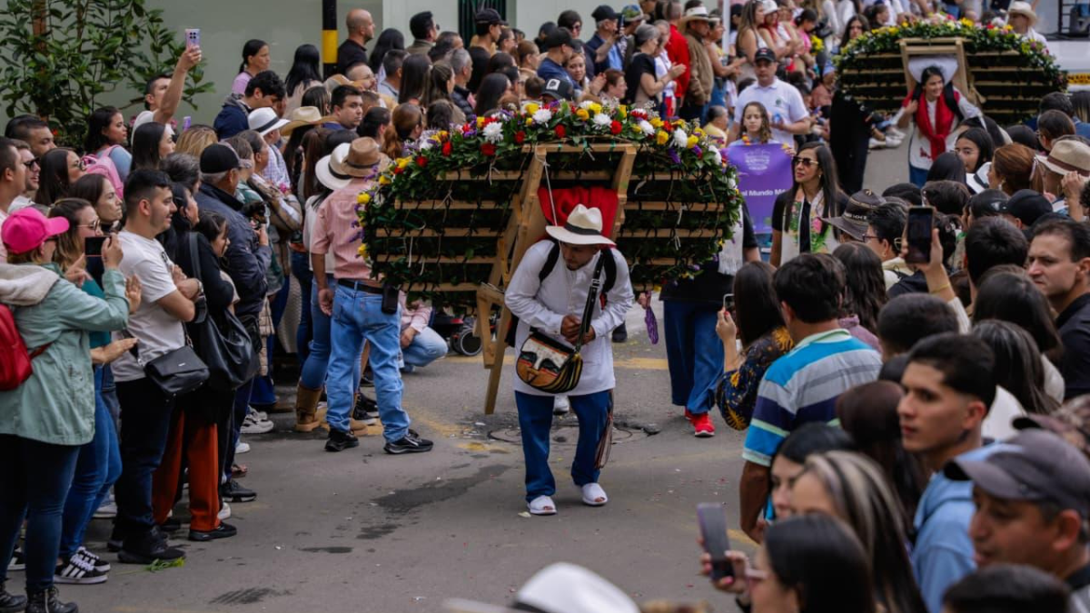 La historia detrás del toldo, la bicicleta y las flores, los símbolos que dieron nombre a las fiestas de La Ceja (7)