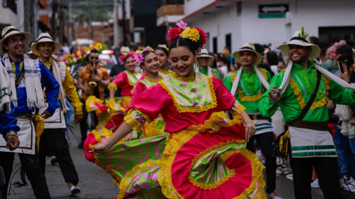 La historia detrás del toldo, la bicicleta y las flores, los símbolos que dieron nombre a las fiestas de La Ceja (7)