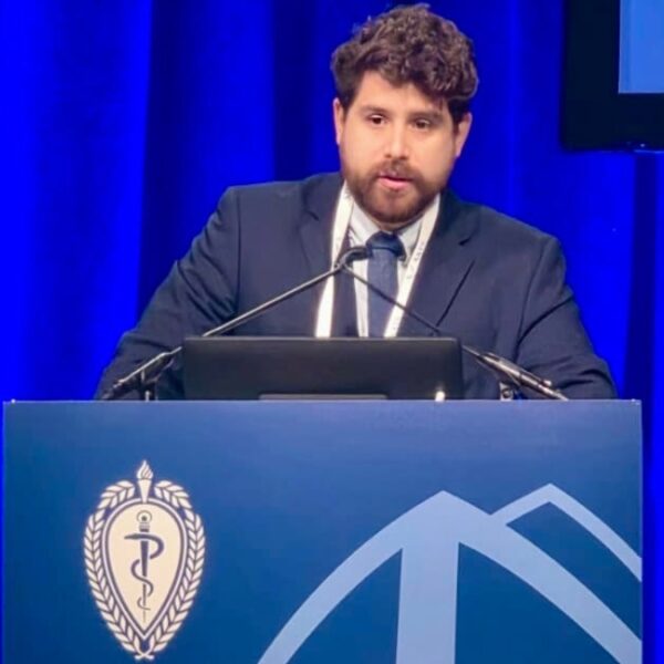 Médico paisa, entre 40 jóvenes líderes de la cirugía cardiotorácica