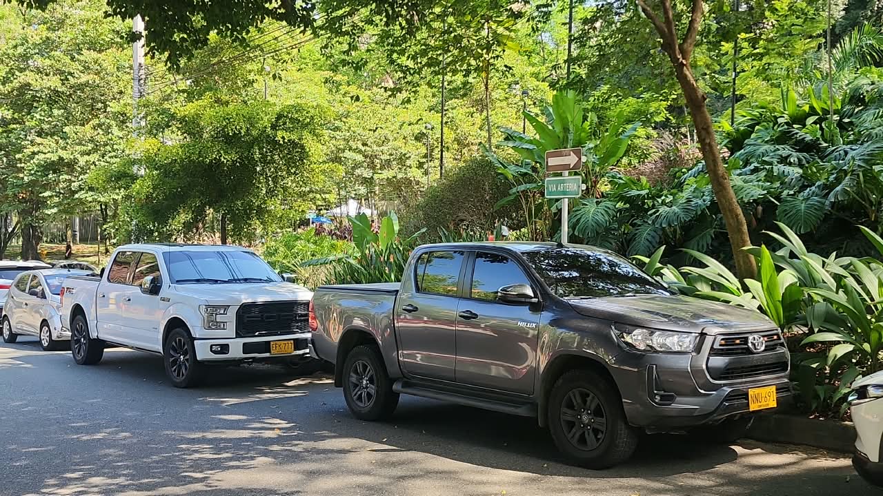 Parque en vía arteria de la calle 18 Sur