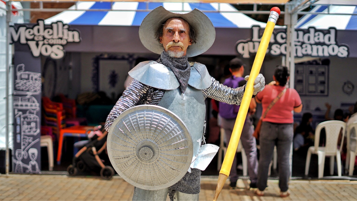 Don Quijote llega a Medellin como invitado de la Fiesta del Libro
