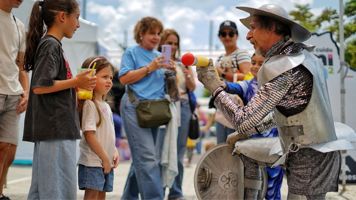 Don Quijote llega a Medellin como invitado de la Fiesta del Libro