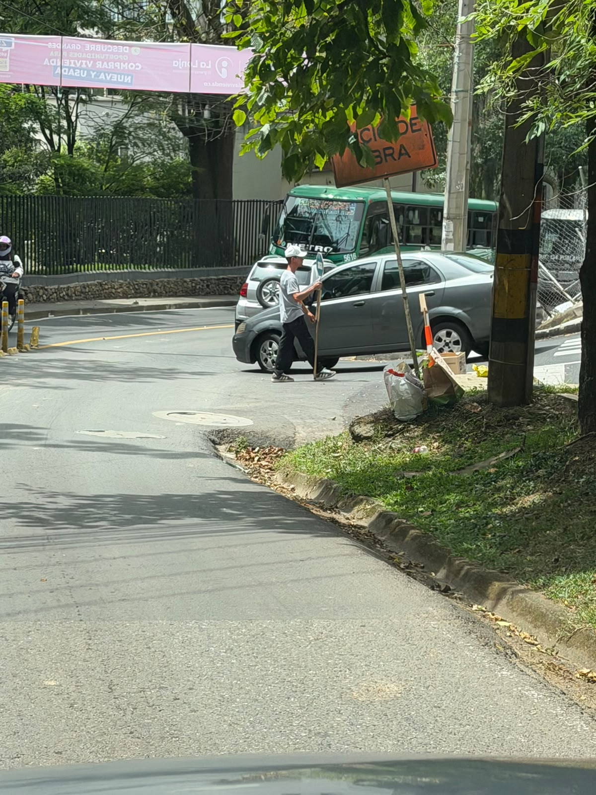 Falso agente de tránsito en la loma de El Tesoro