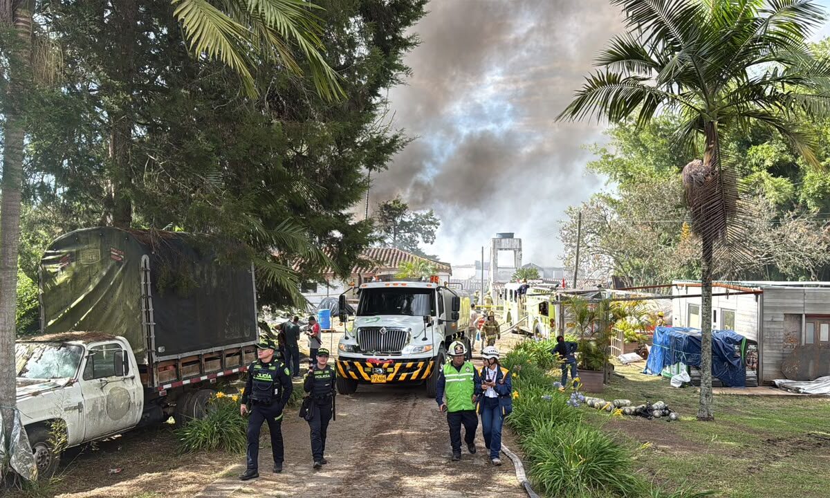 Incendio en vereda Las Lajas, Rionegro. Botellas de Amor.