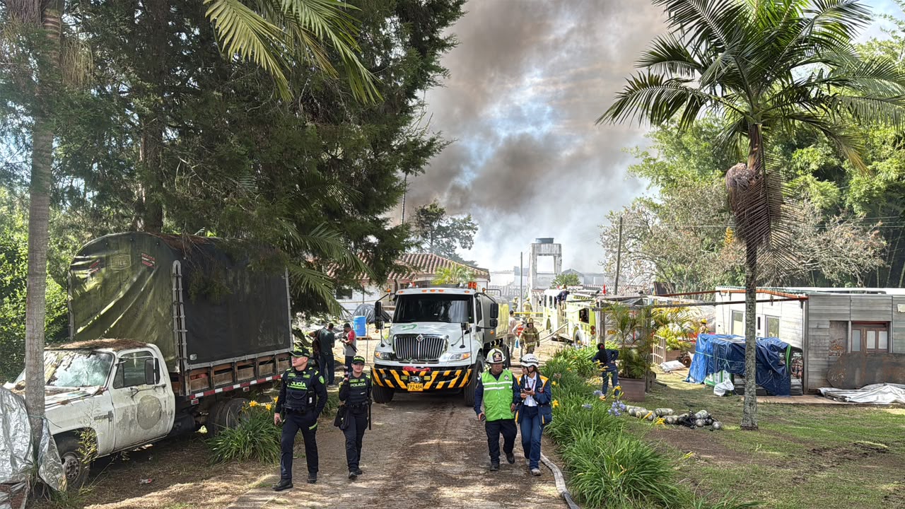Incendio en vereda Las Lajas, Rionegro. Botellas de Amor.