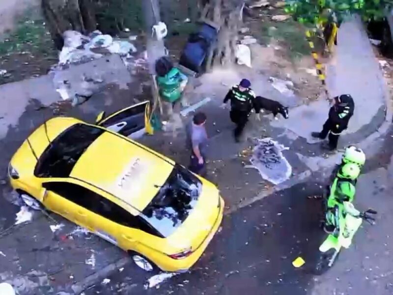 Van 81 sancionados por lavar carros en vía pública y derrochar agua, en Medellín