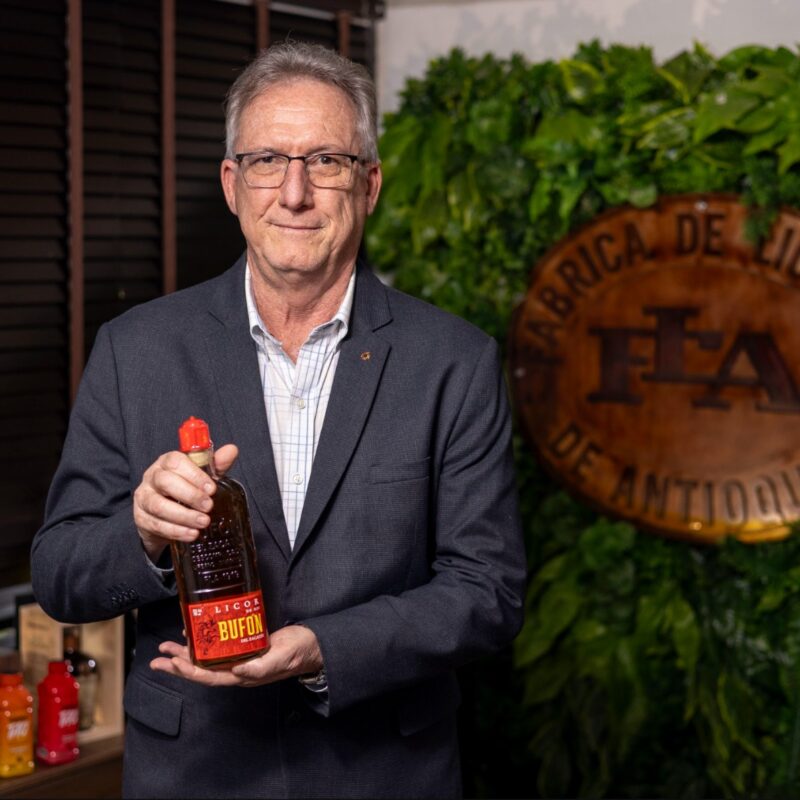 FLA lanza Bufón del Zacatín, un nuevo licor de ron inspirado en su historia