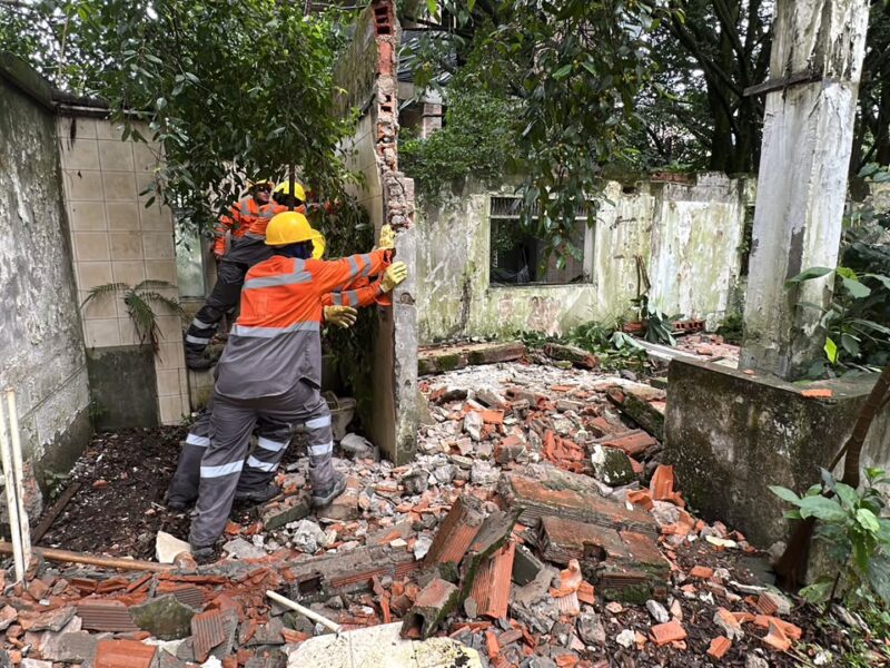Comenzó demolición de una casa vinculada al narcotráfico, en El Poblado