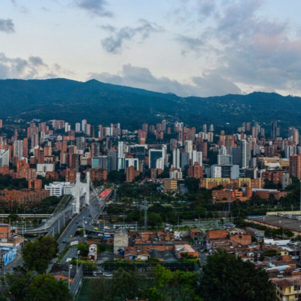 ¿Qué le devuelve el sector de la construcción a El Poblado? 