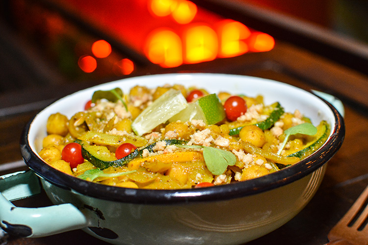 Bowl de curry de garbanzos y coliflor