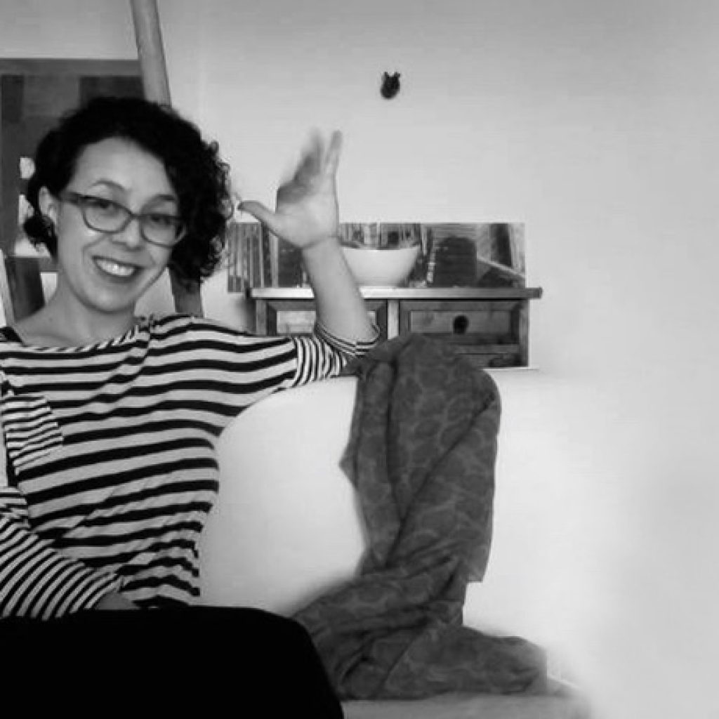 Galería Lokkus y la artista Camila Echeverría vienen recogiendo archivos, documentos, fotos, voces, que permitan contar la historia del barrio El Poblado