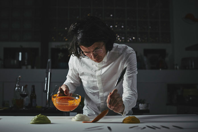 El chef colombiano Charles Michel hace parte de The Final Table, reality de Netflix.