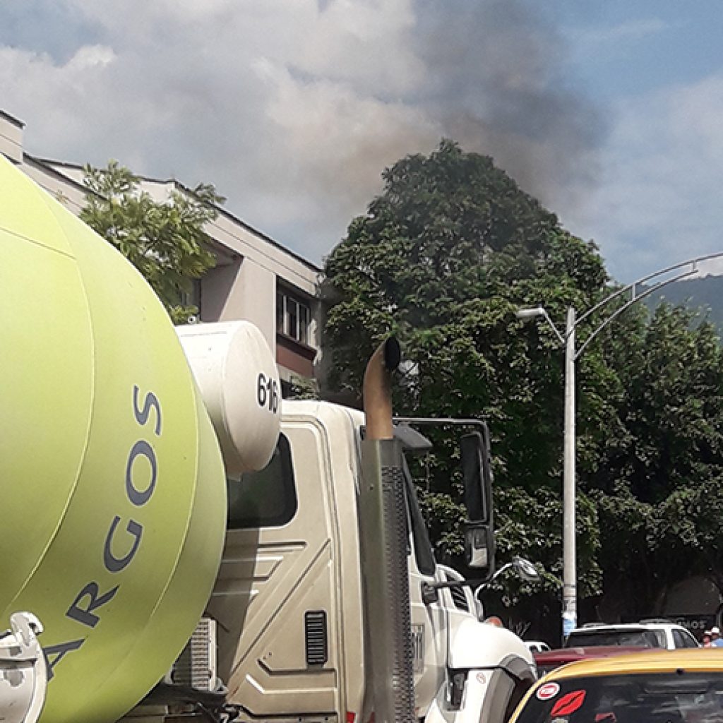 vehículo contaminante o Chimenea rodante