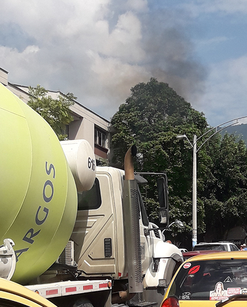 vehículo contaminante o Chimenea rodante