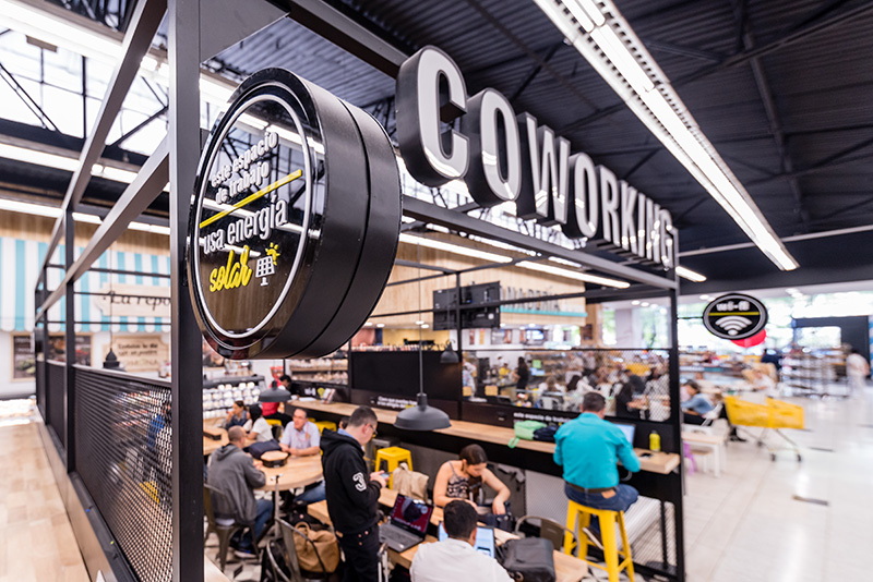 Coworking en el Exito Wow de Envigado.