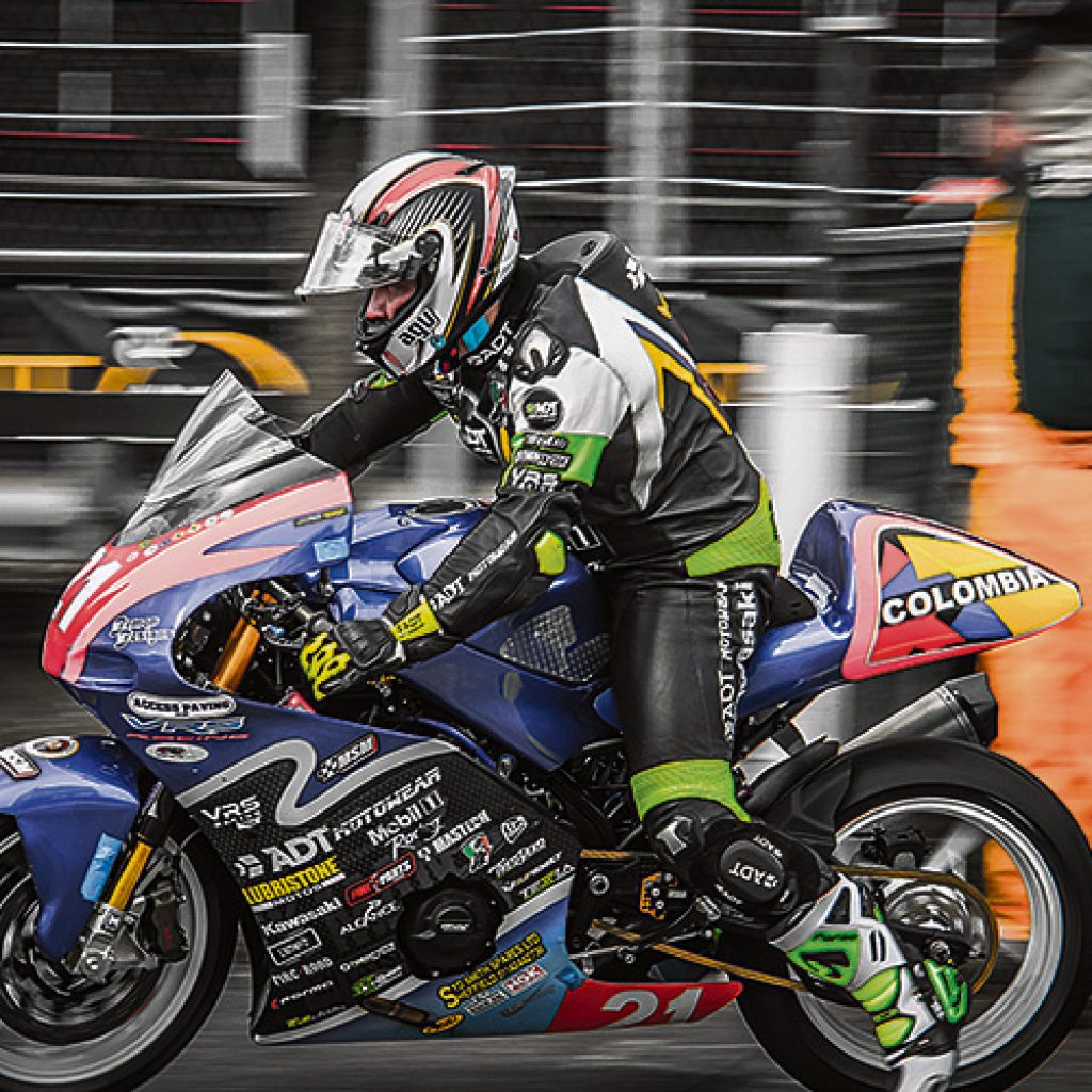 Daniel Fernández en la Isla de Man / La moto en la que Daniel compitió la alquiló en la Isla de Man. Foto cortesía Twenty Six Colombia