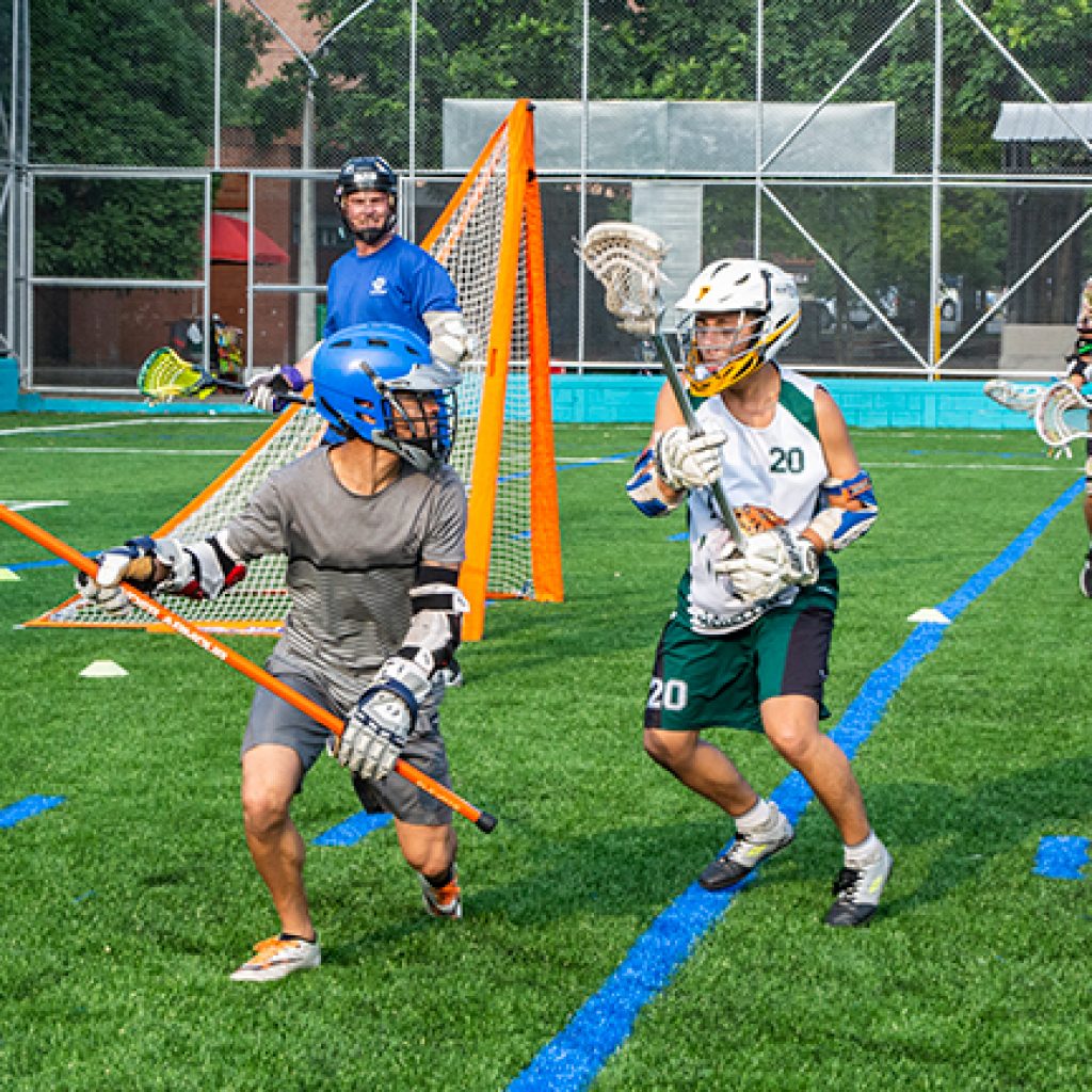 Los sábados se puede ver el lacrosse a las 4 p.m. en la Unidad Deportiva Atanasio Girardot.