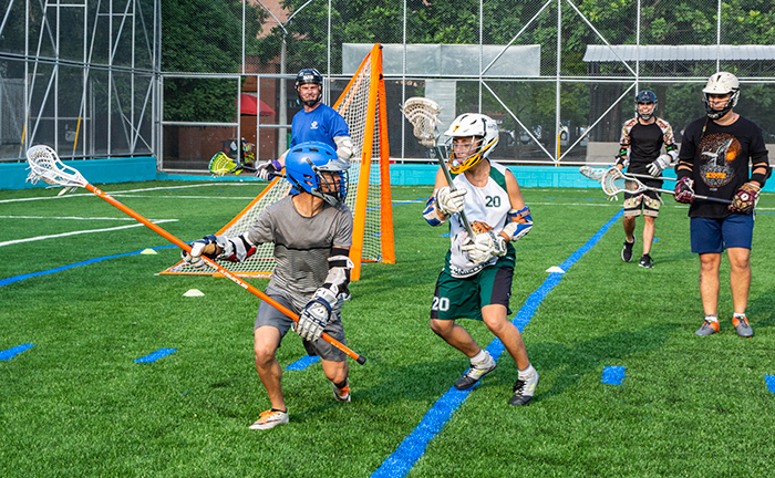 Los sábados se puede ver el lacrosse a las 4 p.m. en la Unidad Deportiva Atanasio Girardot.