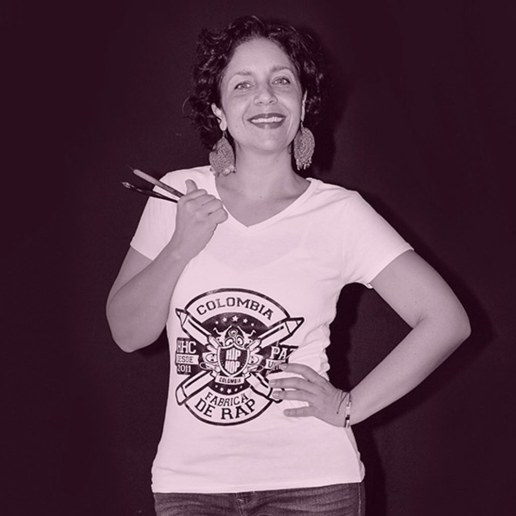 Johana Logreira, diseñadora y calígrafa, hace en Navidad trabajo comunitario. Reúne a amigos y a desconocidos alrededor de una causa.