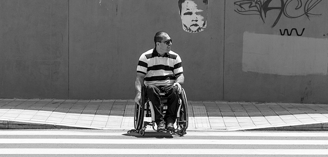 Accesibilidad en El Poblado. Desafiando obstáculos sobre ruedas por las aceras de El Poblado Más de un 80 por ciento de los andenes son inaccesibles.