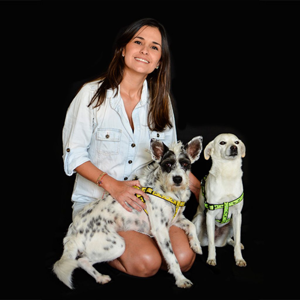 Nieve, la perrita de Natalia Echeverri, fue la primera en firmar en la Huellatón. Hoy la invitación es a que todos pongamos un granito de arena.