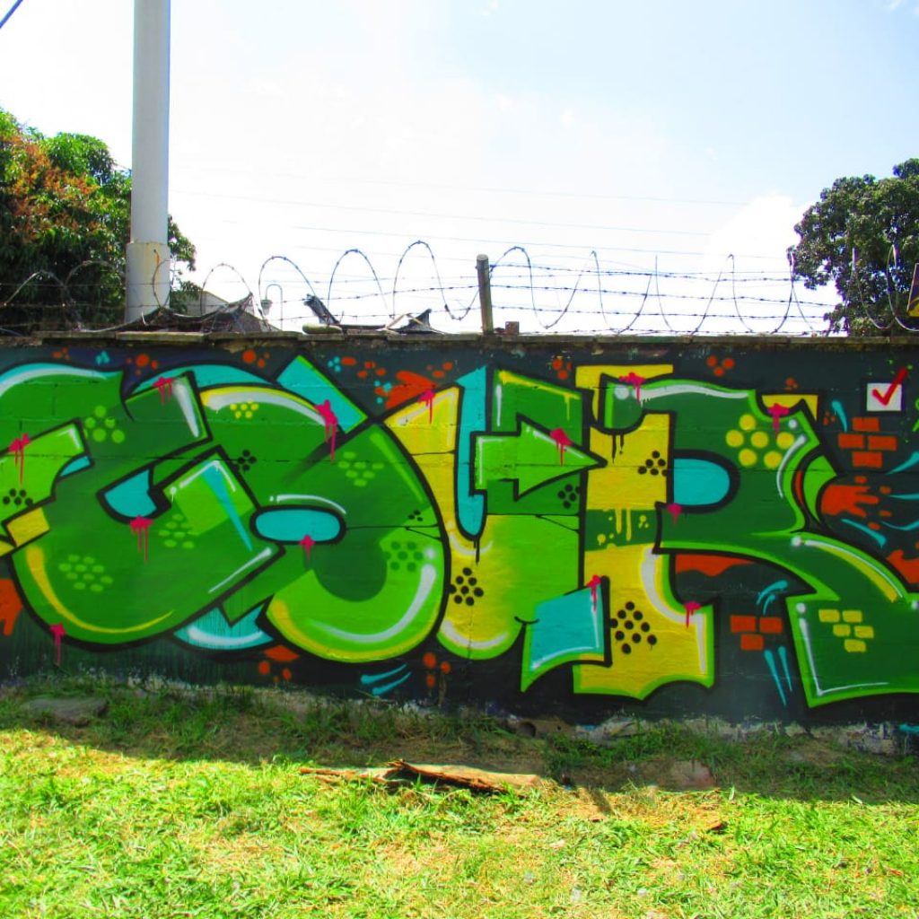 De tags, arte urbano, muro y grafiti