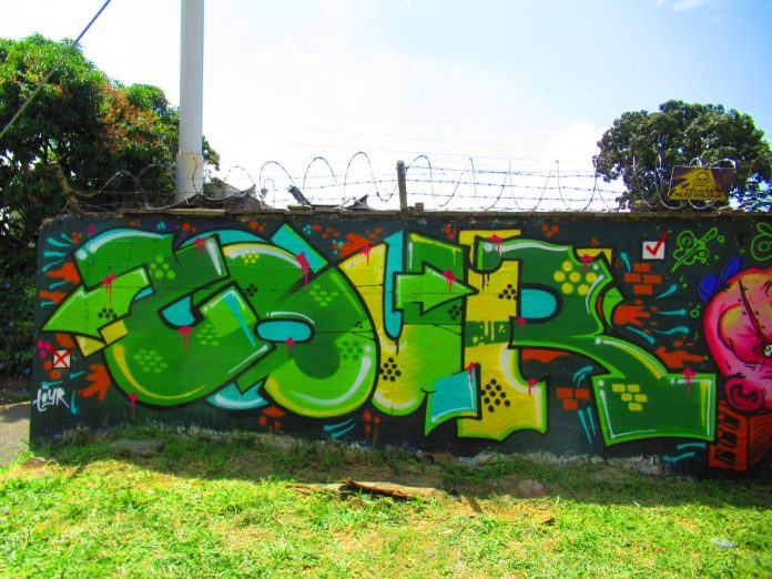 De tags, arte urbano, muro y grafiti