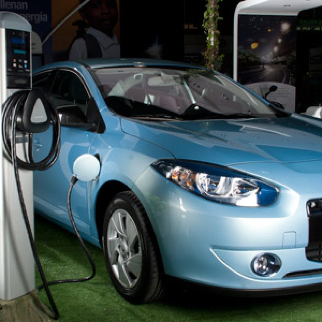 Crece matrículas de vehículos eléctricos e híbridos nuevos