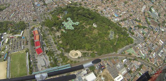 Volar en helicóptero a 300 metros de altura en Medellín
