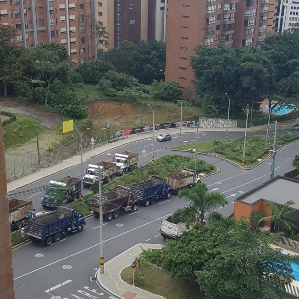 Volquetas en Los Parra