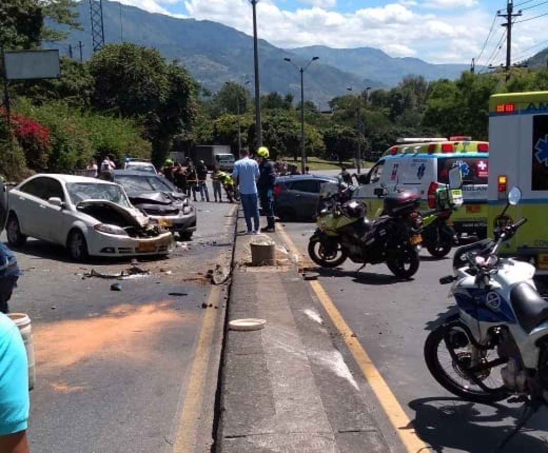 Accidente Múltiple En La Autopista Norte Vivir En El Poblado